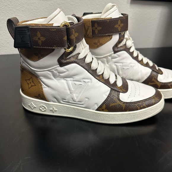 Authentic Louis Vuitton high top sneakers in women’s Italian size 37 (US 6.5) - Picture 2 of 6